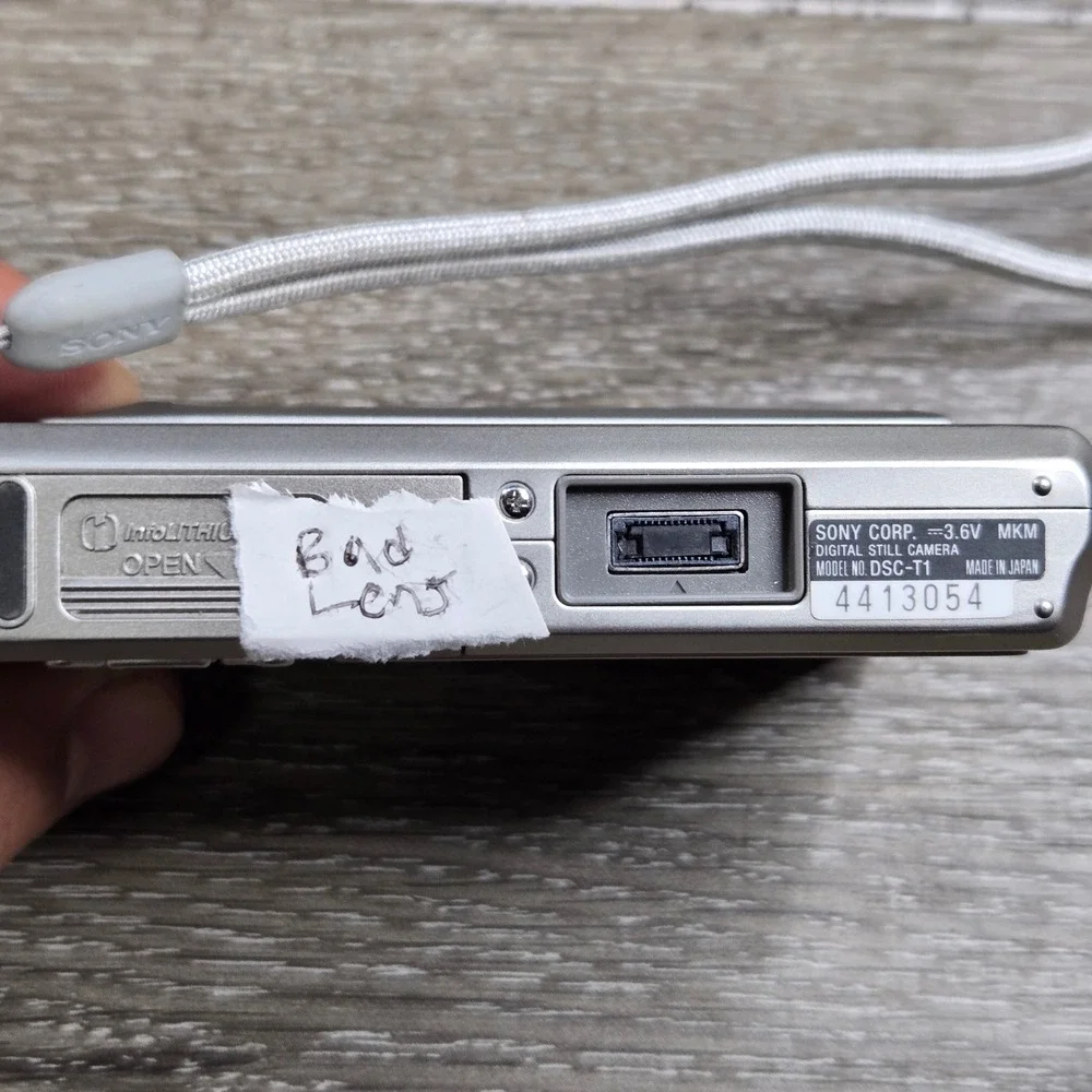 Sony DSC-T1 Cyber-shot Digital Camera Silver 5.0MP For Parts Repair